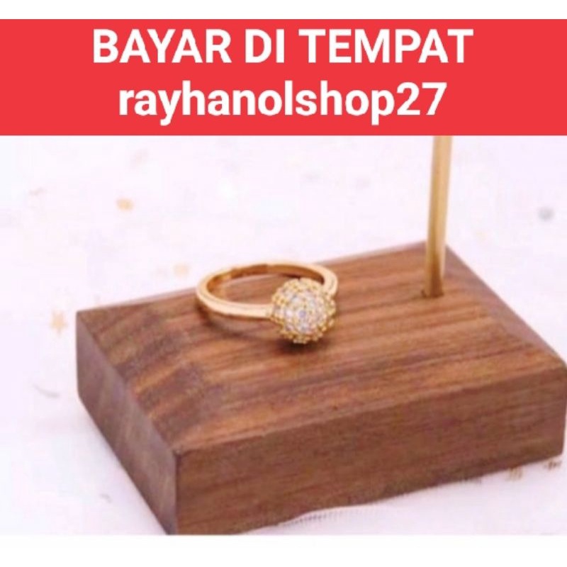 Perhiasan wanita cantik warna gold tersedia gelang tangan dan cincin titanium motif pilihan anti karat lapis emas gold