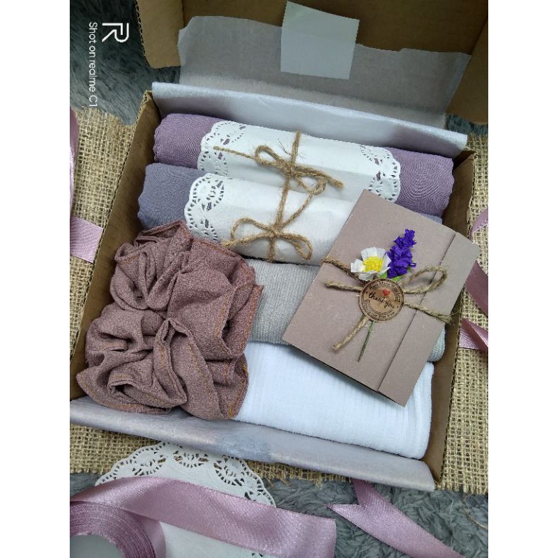 

HAMPERS HIJAB (HARGA PROMO KHUSUS BULAN INI)