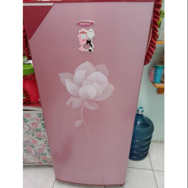 Kulkas polytron 1 pintu preloved bekas second warna pink