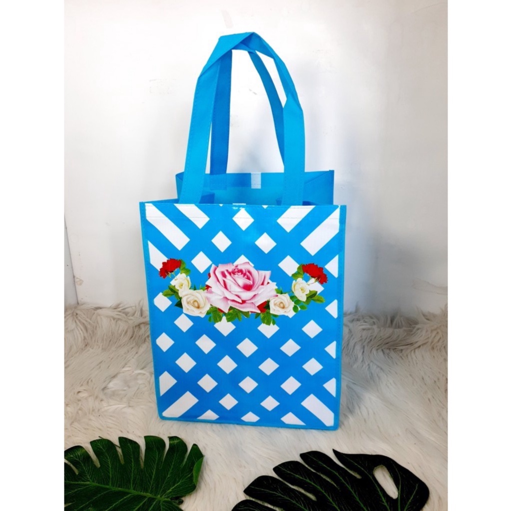 

Tas Souvenir Kotak Motif Bunga Custom Muat Box Nasi 20x20