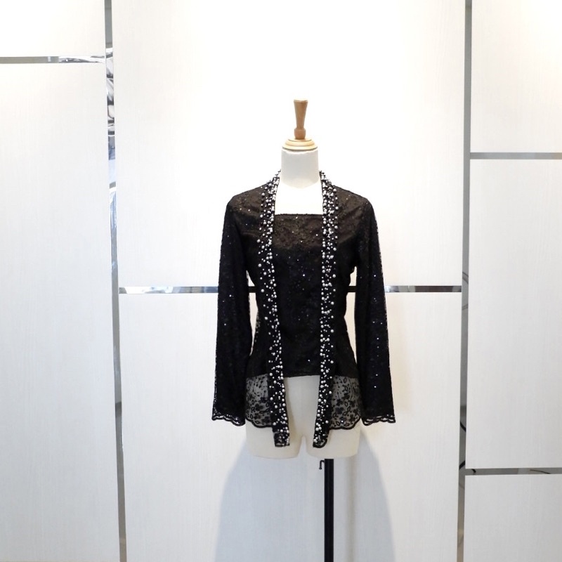 kebaya hitam kutu baru