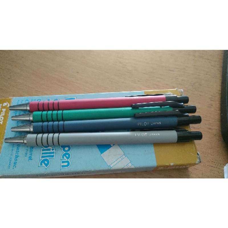 

ballpoint pilot / pulpen pilot / bolpen pilot
