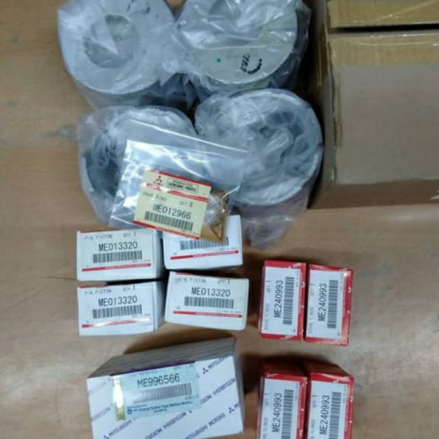 piston kit 1 set mitsubishi canter 4D34 ME220470KIT