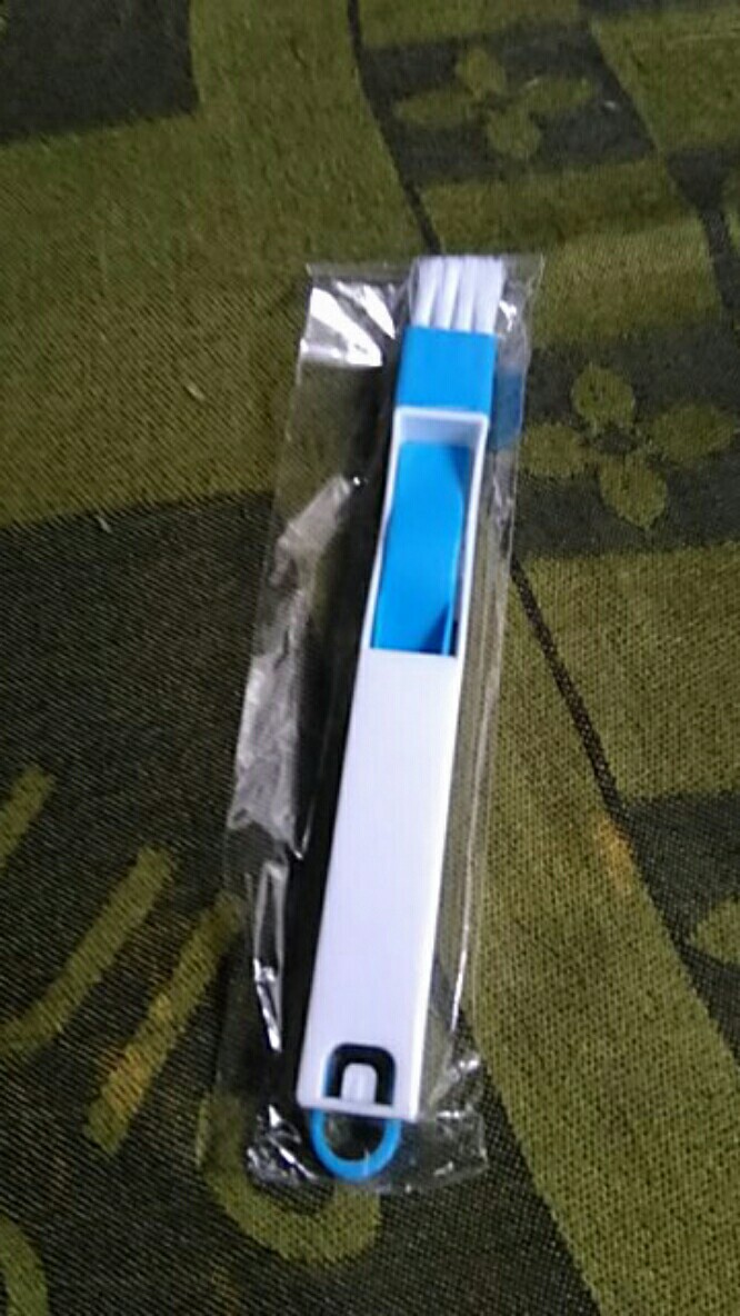 Sikat Mini Pembersih Keyboard Komputer Aneka Warna Ukuran 19x2x1.2cm Untuk Hadiah