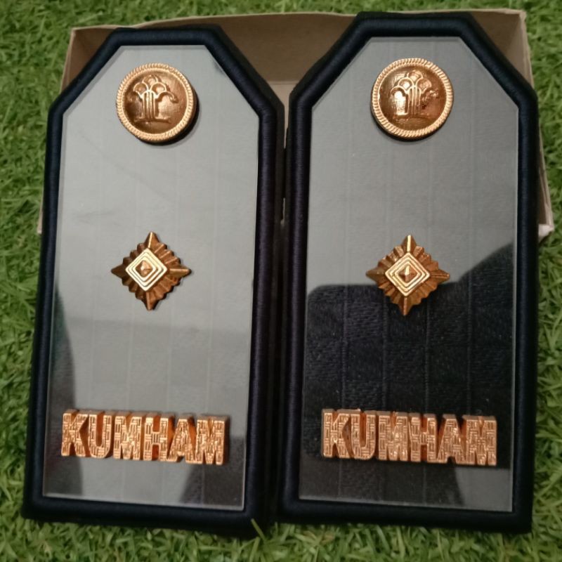 

Pangkat KUMHAM Gol III/d Acrylic Palembang | Atribut Bunga Emas