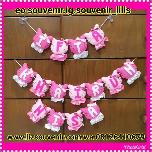 Gantungan mobil huruf