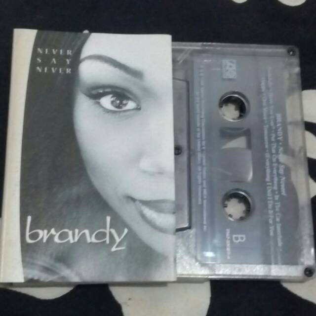 Kaset Pita Brandy - never say never - R&B Beyonce Mariah Carey Whitney Houston