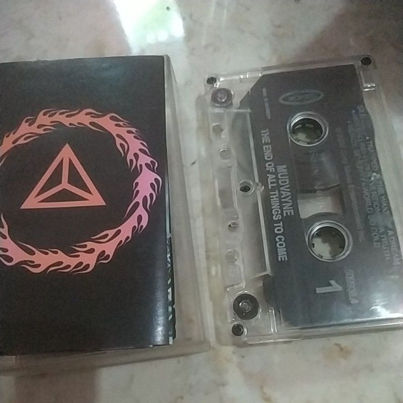 Kaset pita Mudvayne: The End of All Things to Come