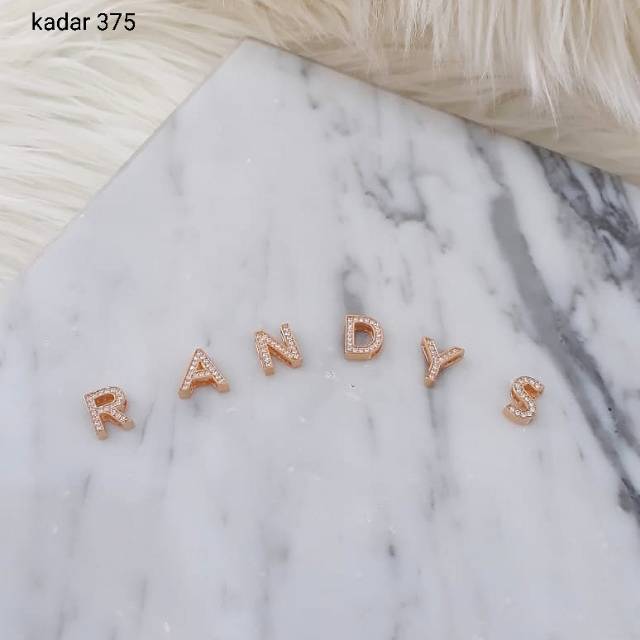 Liontin huruf tlusup 375 / 8K