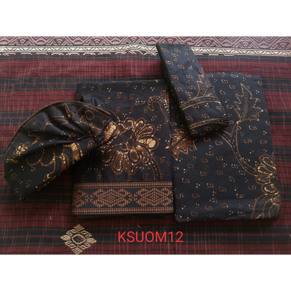 Set Keluarga Pakaian Batik Adat Bali