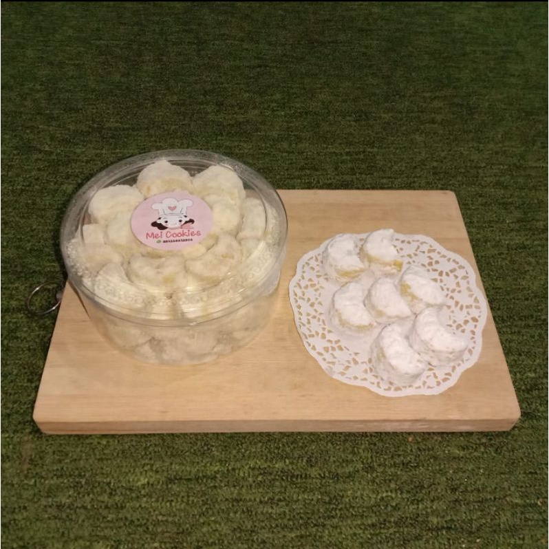 

Putri Salju Almond