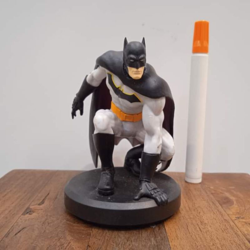 Mainan figure batman Dc comics world finest the collection fall 2019 Batman Vinyl Figure NIB 80 yr a