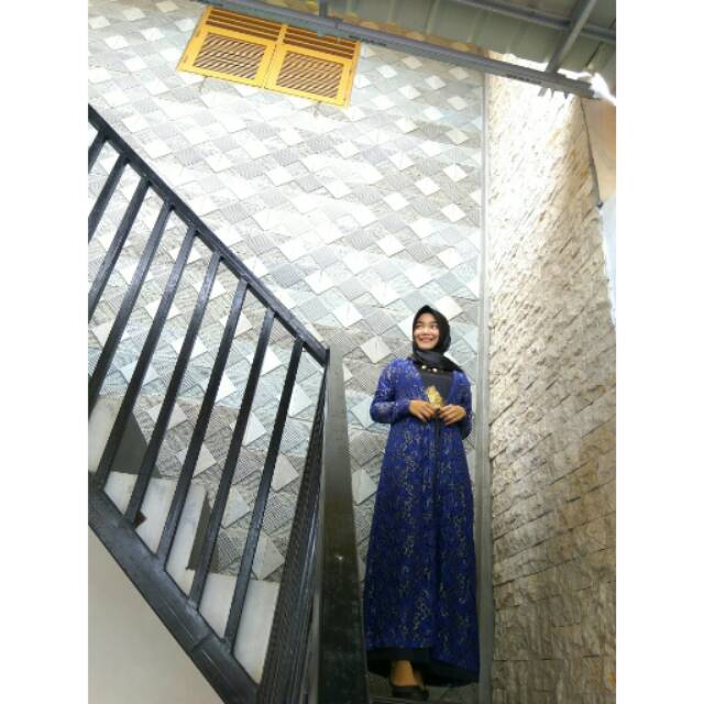 Long cardigan brukat biru IDR 150 K