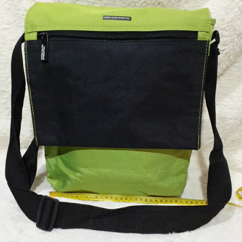 Tas Sling Bekas / Second / Preloved / UNITED COLORS Off BENETTON Hijau / Sling Bag / Selempang