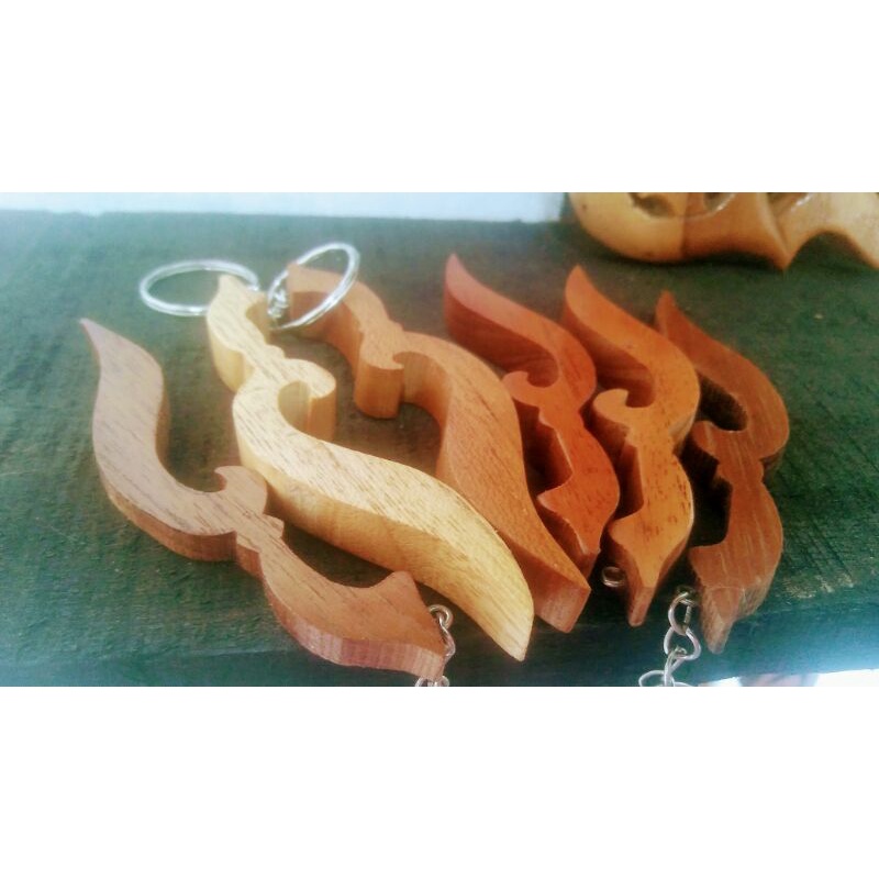 gantungan kunci kujang kayu jati