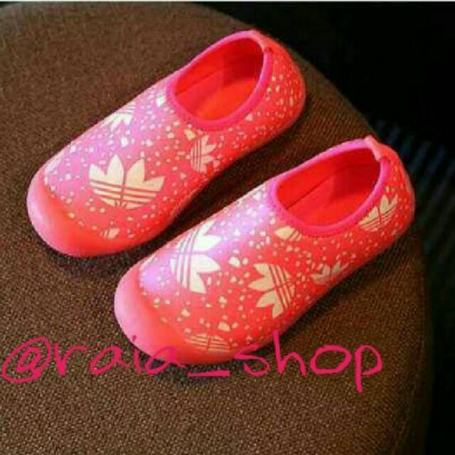 Sepatu Anak Perempuan. Sneaker look likes Adidas.Pink