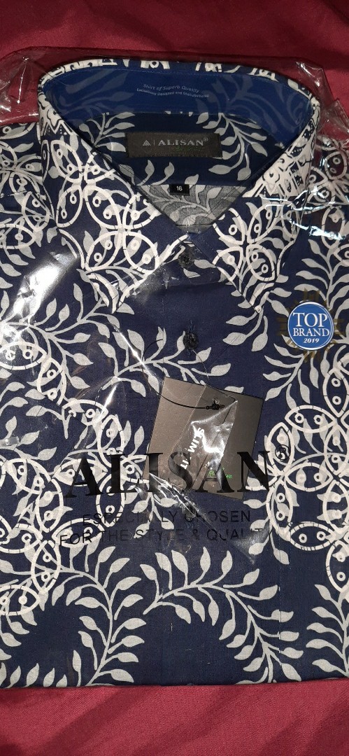 Kemeja Batik Pria Alisan Pendek Slimfit Motif Daun Pohon Biru Hitam