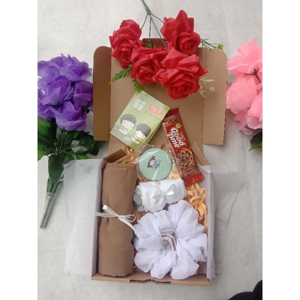 

Hampers giftbox hijab pashmina coklat mini buket