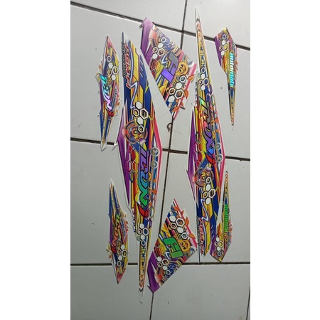 STRIPING BEAT FI STRIPING TRANSPARAN BEAT FI STRIPING HOLOGRAM