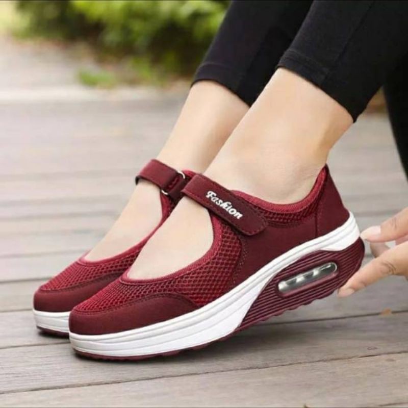 Sepatu wanita perekat terbaru