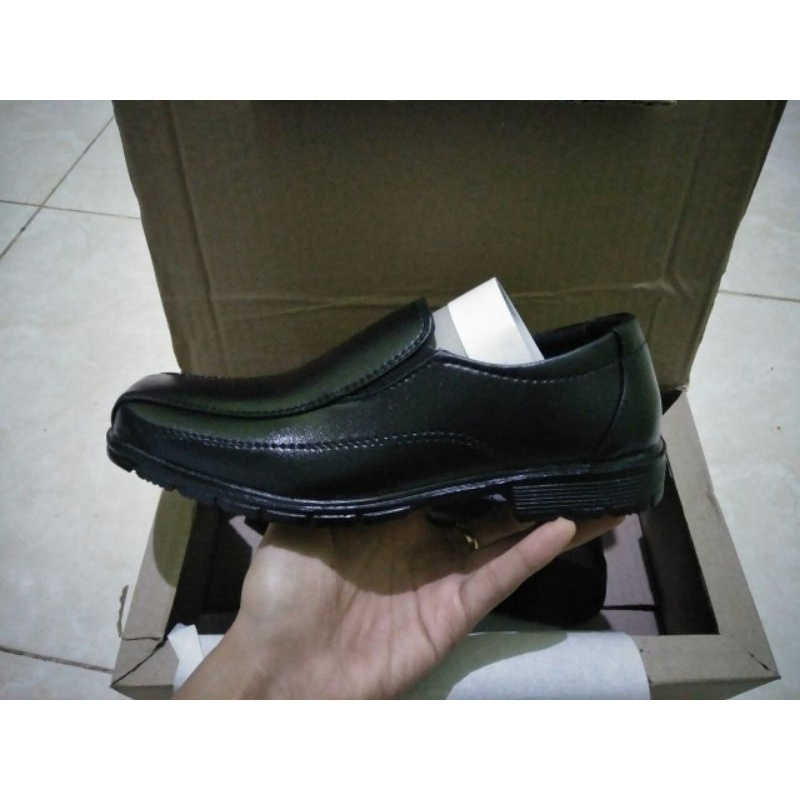 READY GOJEK GRAB DIKIRIM SEPATU KULIT PANTOFEL FANTOFEL FULLBLACK ANAK LAKI-LAKI SD TK UKURAN 34 35 36 37 SEKOLAH ACARA NATAL PERNIKAHAN ULANGTAHUN KADO HADIAH BERKUALITAS TERJANGKAU AWET