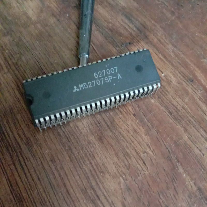 M52707SP-A ic tv crt bekas