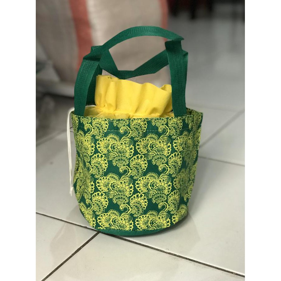 

Monggo] Goodie Bag Spunbond Toples Kue 2 Murah Polkadot Diameter 17