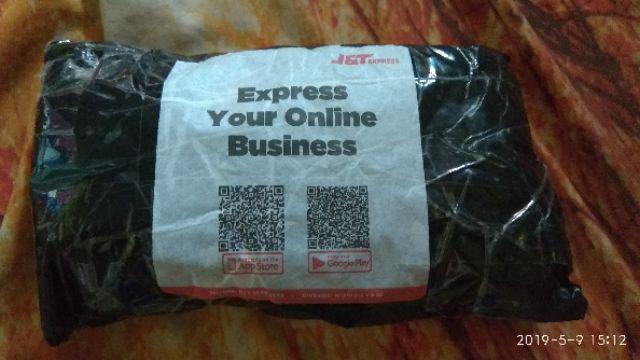 Daun Resleting Hitam