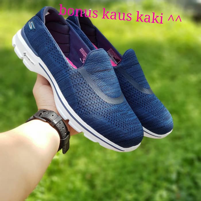 SEPATU WANITA/SKECHERS WOMEN GO WALK