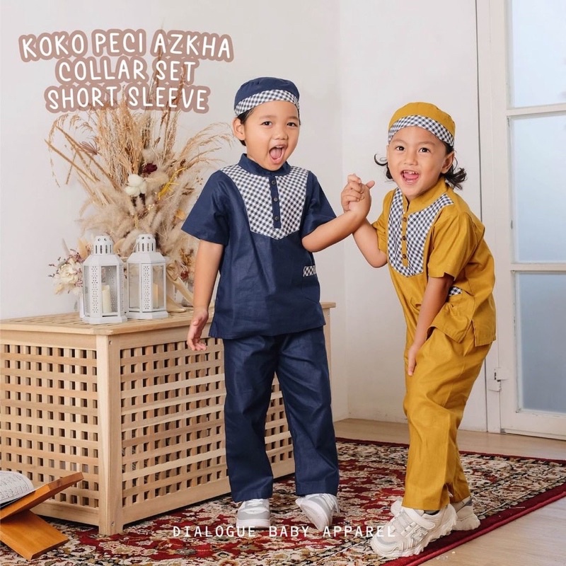 DIALOGUE KOKO SET BAJU LEBARAN AZKHA COLLAR SET SHORT SLEEVE SETELAN ANAK MUSLIM LAKI LAKI BAJU PENDEK CELANA PANJANG + PECI 1 - 5 TAHUN