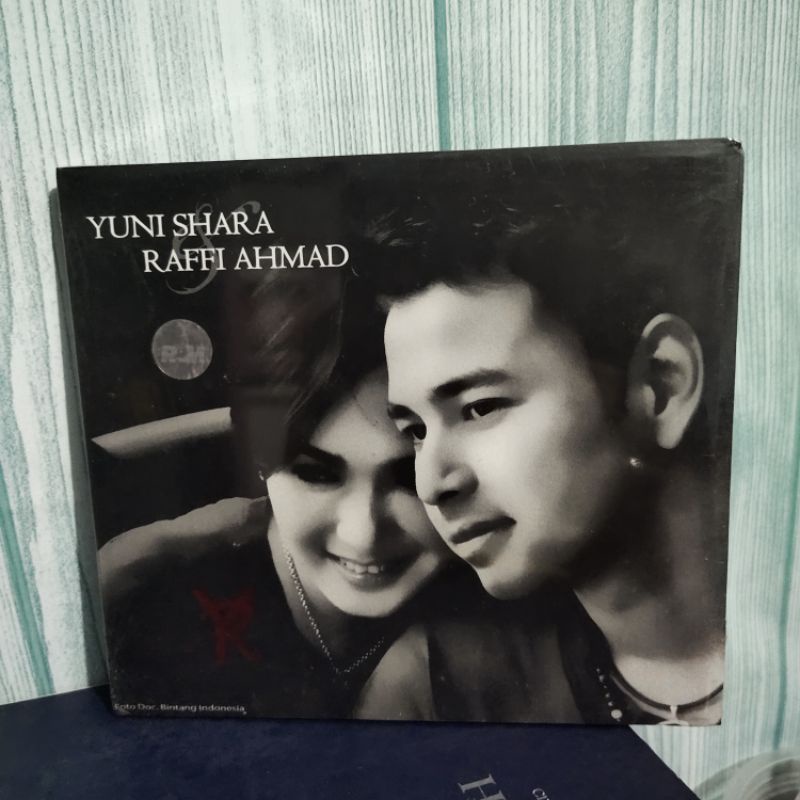 CD Yuni Shara Raffi Ahmad -, 50 Tahun Lagi ( Original Segel )