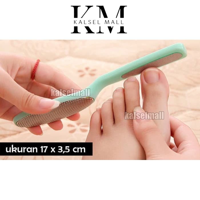 Alat Gosok Kaki Penghalus Tumit Amplas Kulit Kaki Pecah / Alat Pedicure Sikat Penyikat Penggosok Kikir Kaki / Foot Brush 2 Sisi Penghalus Tumit Kaki &amp; Kikir Kuku Sikat Amplas Kaki Penghilang Kulit Mati Kapalan Rubbing Foot ACK33