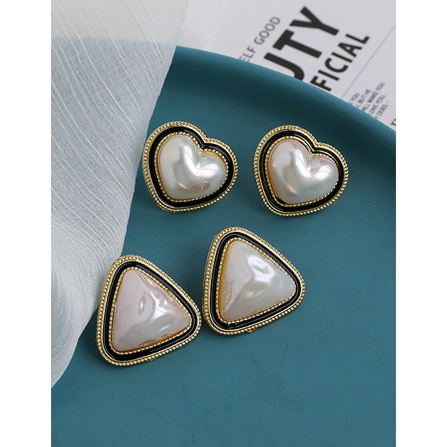 LRC Anting Tusuk Fashion Gold Color Alloy Pearl Love Earrings K93245