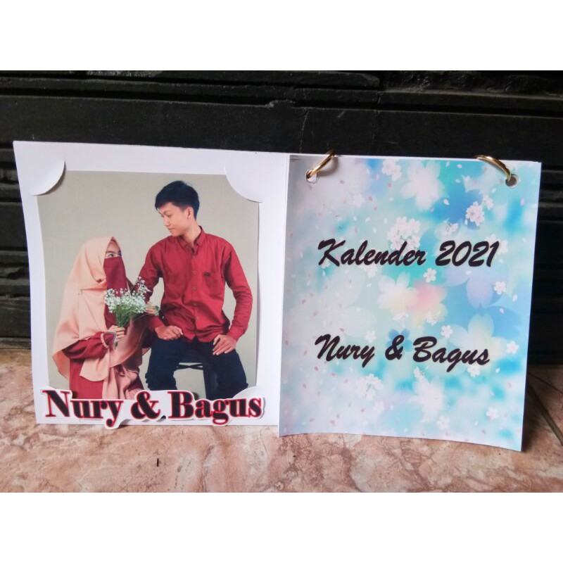 

kalender duduk / meja 2021 custom foto souvenir kado atau hadiah pernikahan ulang tahun