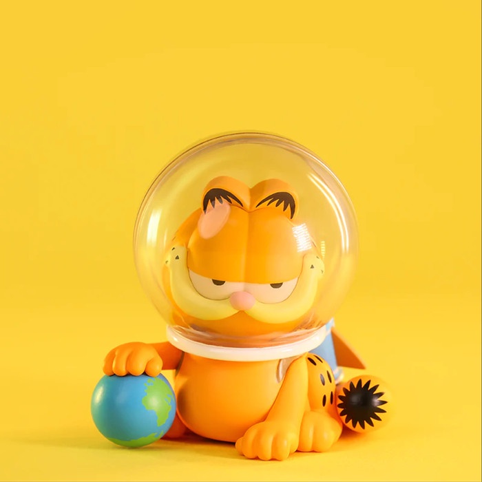 Pop Mart Garfield Day Dream Pop-top Astronaut