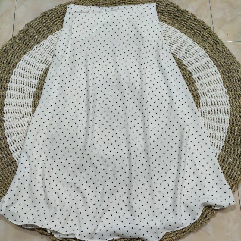 SKIRT FLARE POLKA. ROK WANITA MODIS MOTIF POLKADOT FIT TO XXL-ROK POLKA PUTIH XXL