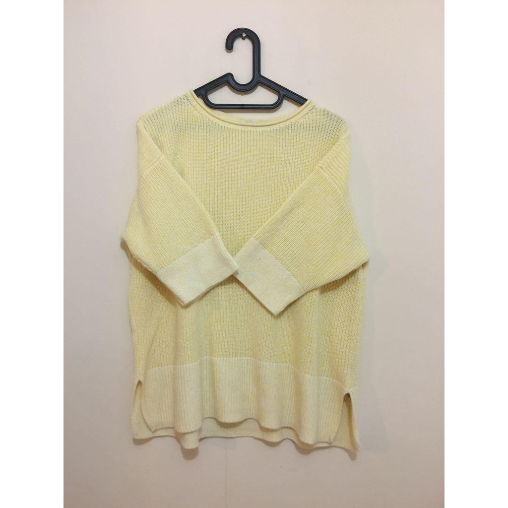 GAP SOFT YELLOW KNIT