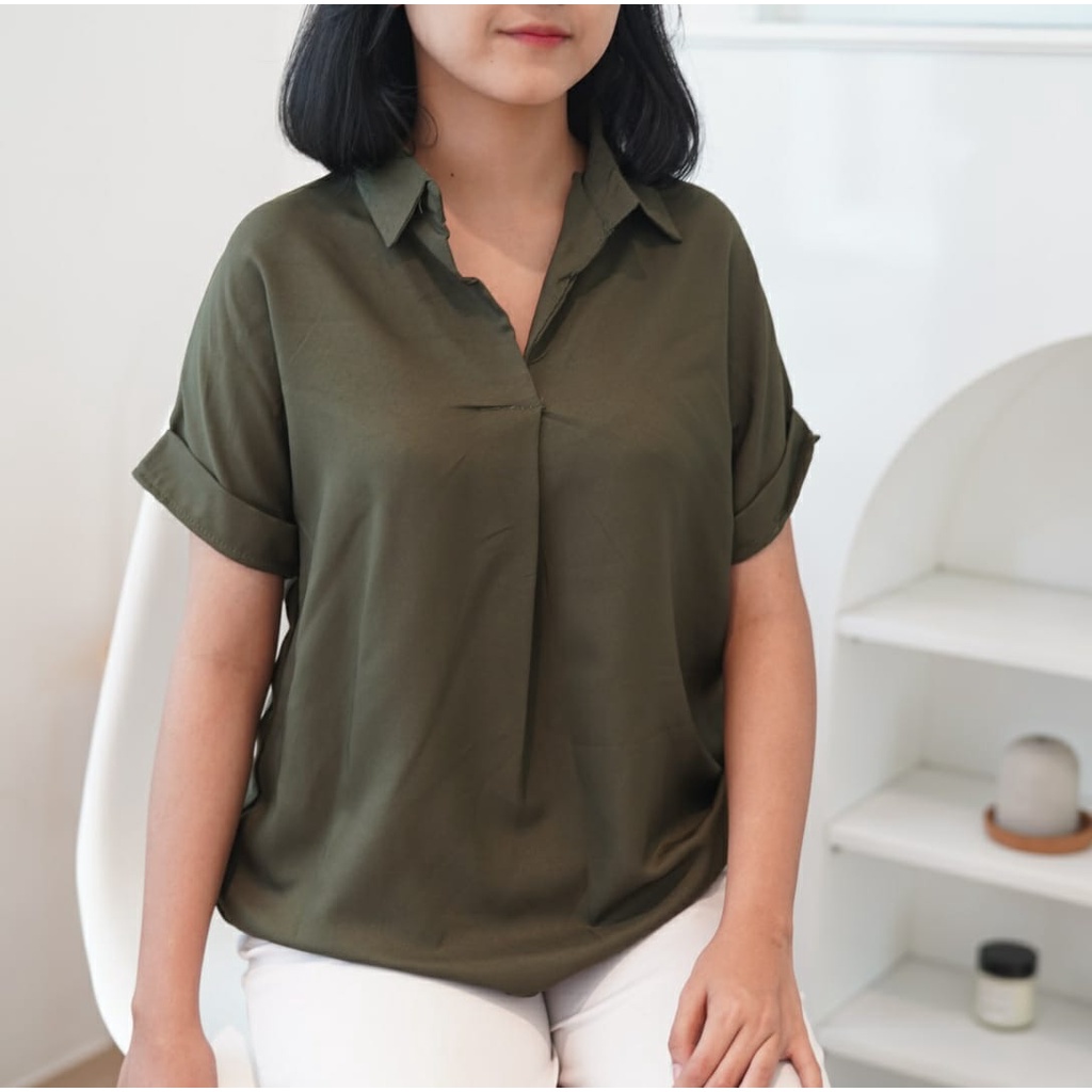 BEFAST - ZFS OOTD Kemeja SEONA / SHAKILA TWILL SHASHA BLOUSE / Atasan Lengan Pendek / Blouse Kerah V / Pakaian Wanita Modis / Blouse Wanita Casual / Keluaran Terbaru / Blouse Polos Formal / Fashion Kerja Wanita / Terlaris