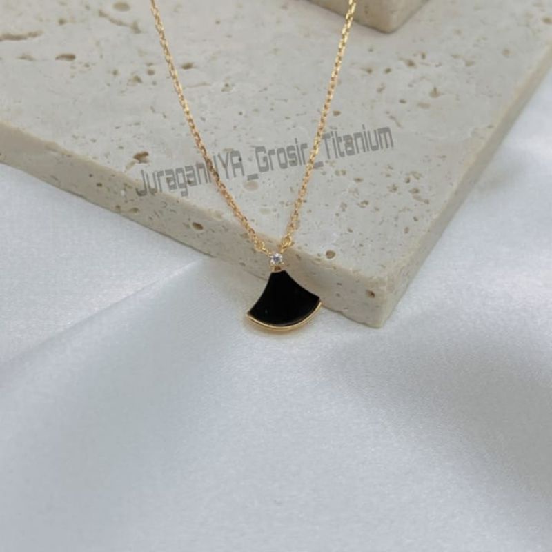 Kalung Titanium Elegan Hitam Nori Super Lucu Anti Karat Anti Luntur