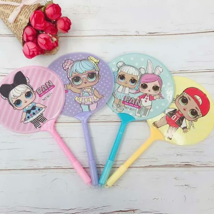 

PULPEN UNIK KIPAS KARAKTER LOL - PULPEN GEL KARAKTER KARET LUCU