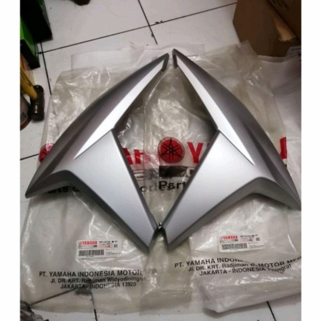 Sayap kuping tangki vixion nva advance abu-abu sepasang original ygp