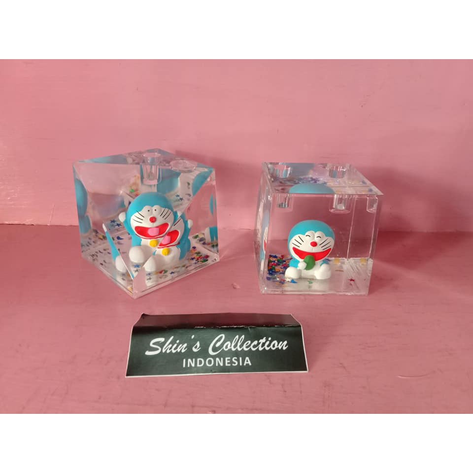 

Crsytal Pen stand Doraemon