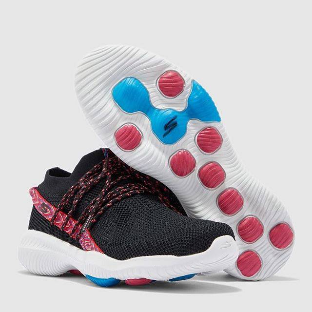 SKECHERS GO WALK REVOLUTION ULTRA 15672/BKHP