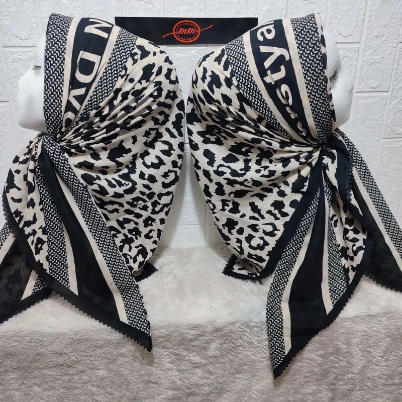 HIJAB SEGI EMPAT VOAL MOTIF MACAM HITAM CREAM KERUDUNG JILBAB MURAH