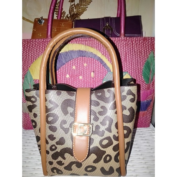 TAS MACAN KULIT SINTETIS PRELOVED BEKAS PAKAI LIKE NEW TAS MEWAH KONDANGAN KECIL MUNGIL TAS IKAN NO 