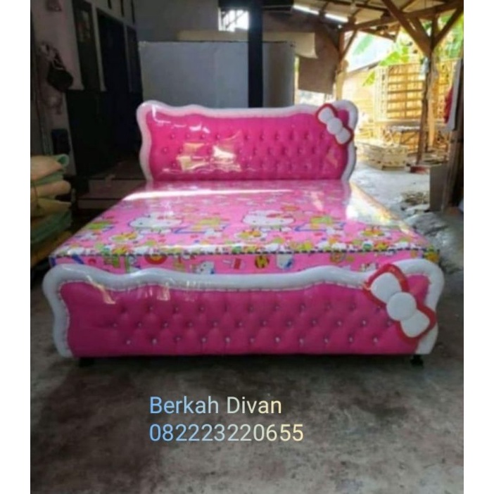 Divan+sandaran hello kitty  stoll bludru