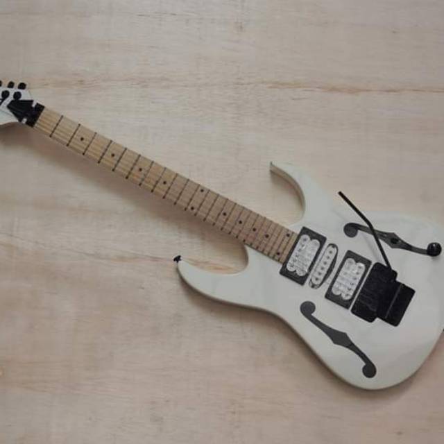 GITAR ELEKTRIK IBANEZ PGM