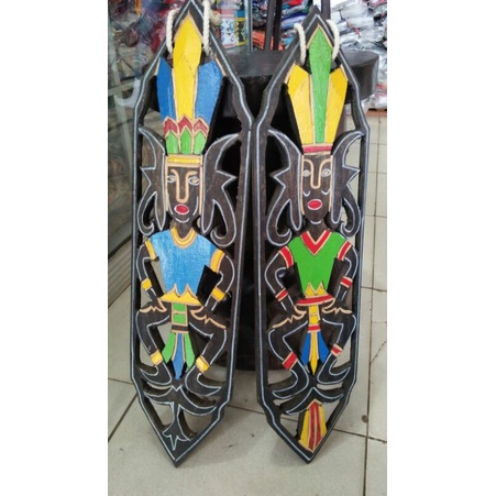 tameng dayak ukir