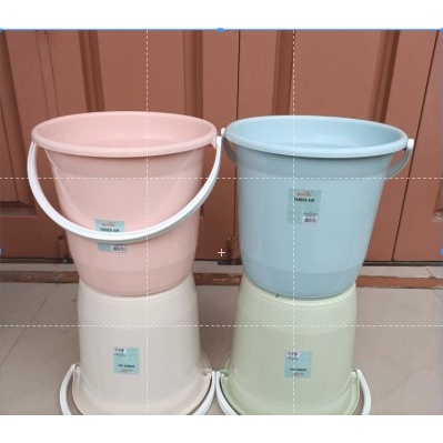 ember plastik redhouse  warna  pastel basin cantik  tebal 23 liter dan 16 liter