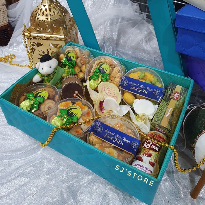 

Paket box hampers lebaran kue kering toples murah 70